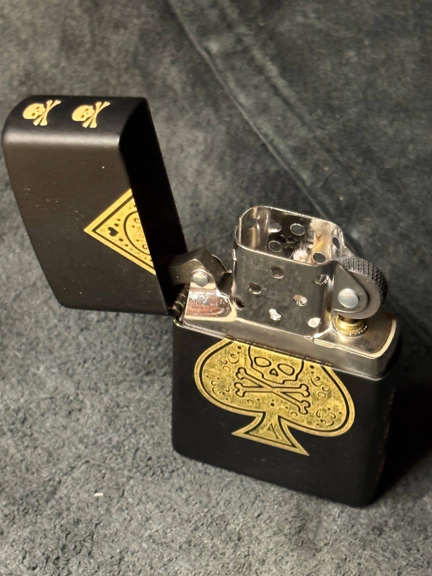 Matte Black Skull & Crossbones Zippo