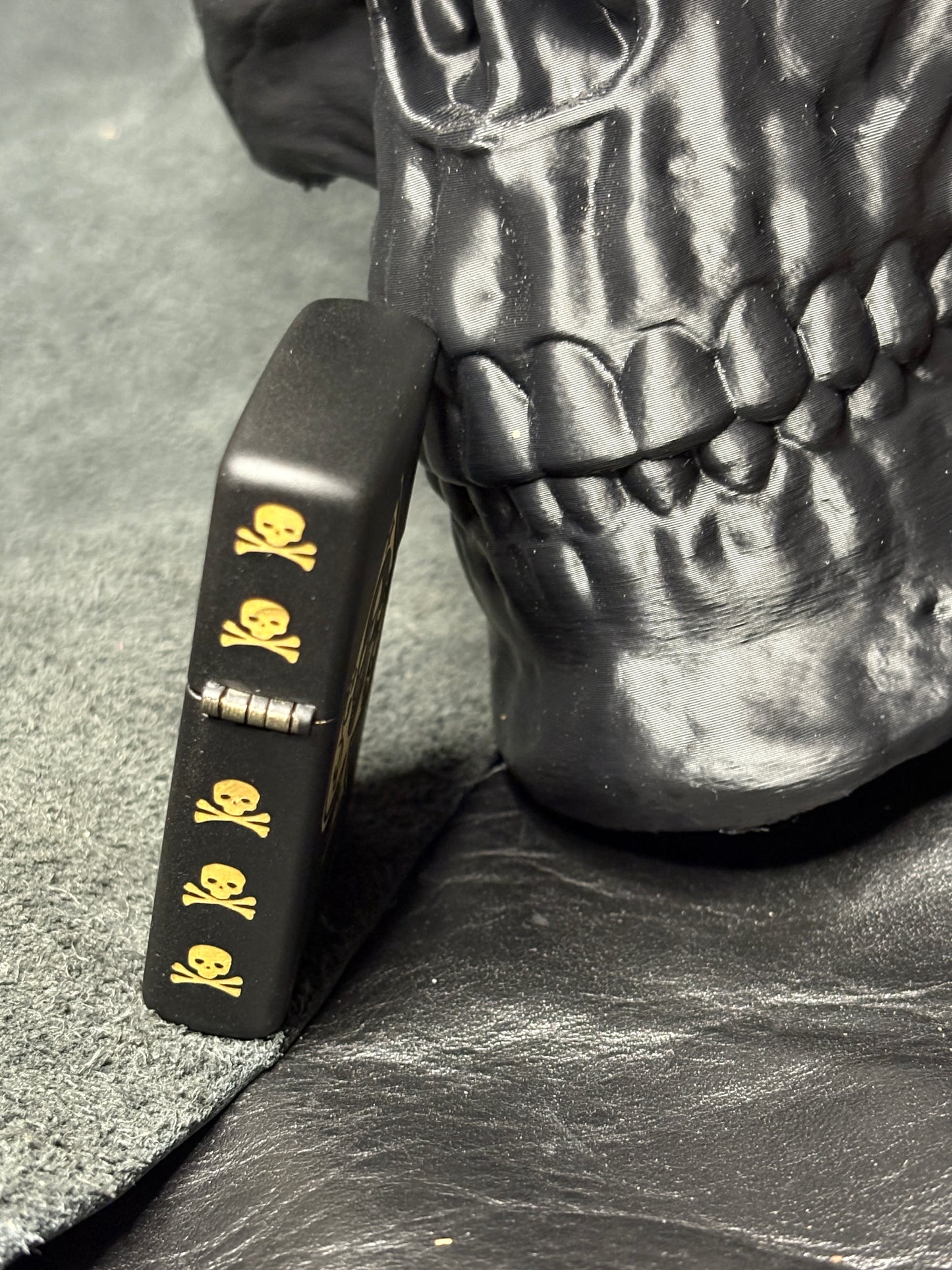 Black Ace of Skulls Zippo